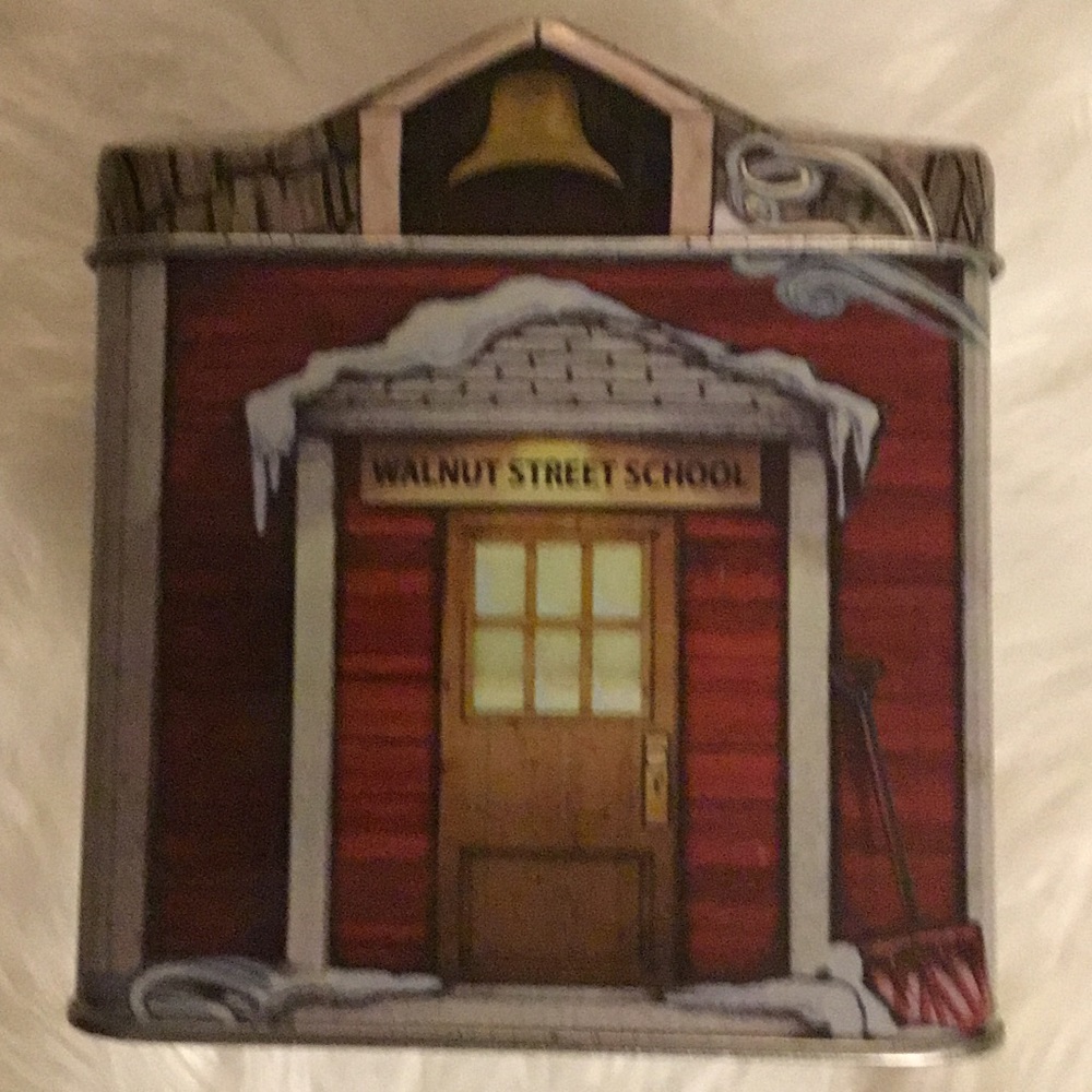 Vintage Christmas tin - Picture 2 of 8